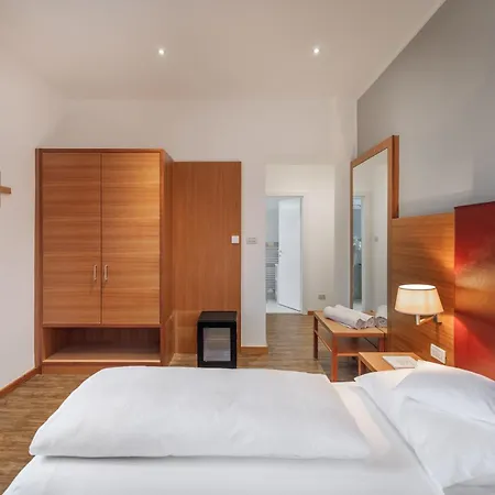 Kolping Szálloda 3*